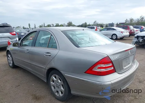 2005 Mercedes-Benz C 240 Luxury из США, поврежденный, VIN WDBRF61J15A789470